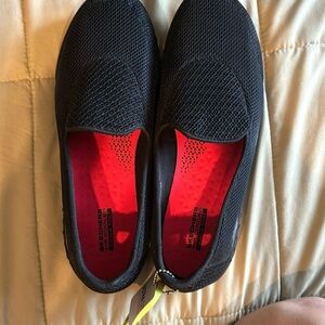 Skechers Go Walk woman’s air cooled GOGA MAT size 11 blackmew never worn